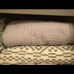 2 comforters..picture doesn’t show true color